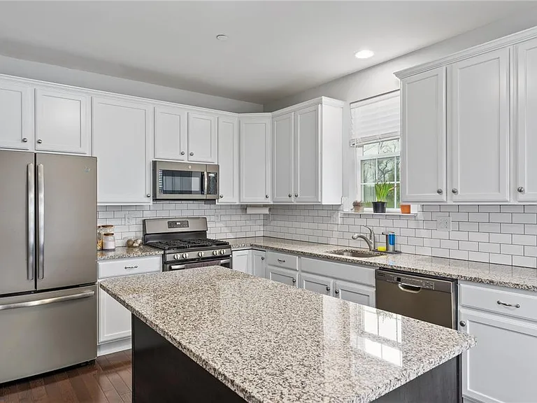 301 Redclover Ln — Photo 23