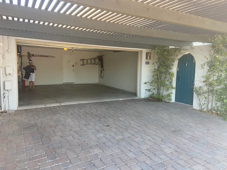 2081 E Alameda Dr — Photo 11