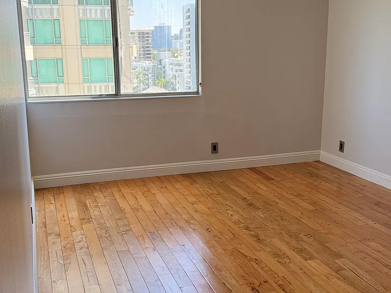 10747 Wilshire Blvd #1002 — Photo 28