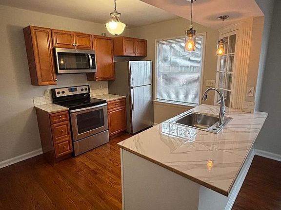 3rd image of 2902 Losantiville Ave #1