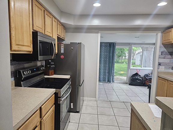 4th image of 1817 Saint Clair Blvd