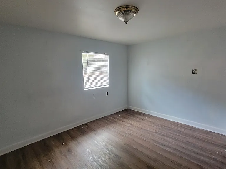 1024 Park Ave — Photo 17