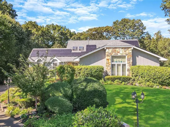 8 Claremont Court, Smithtown, NY 11787