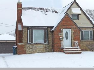 6353 Chestnut Hills Dr, Parma, OH 44129