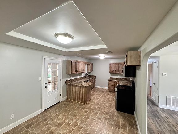 5th image of 808 Harbor Ln