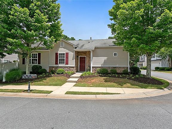 3rd image of 544 W Oaks Dr