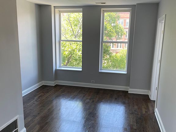 3rd image of 1421 N Rockwell St #3F