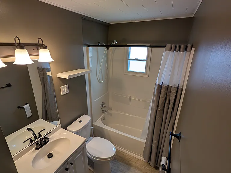 413 E Cherry St — Photo 10