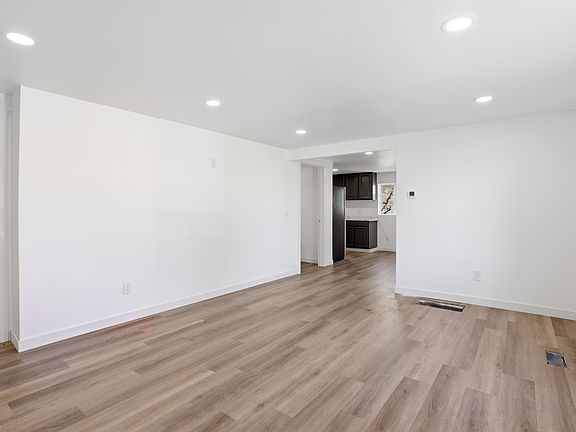 5th image of 5008 E 5th Ave