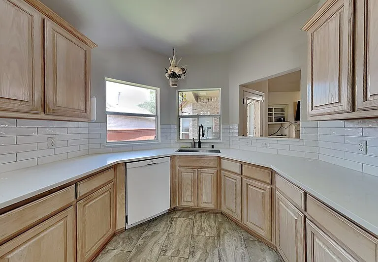 1716 Alpine Dr — Photo 5