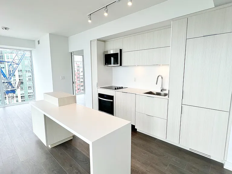 370 Martha St #1307 — Photo 11