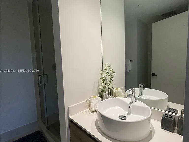 121 NE 34th St #1015 — Photo 7
