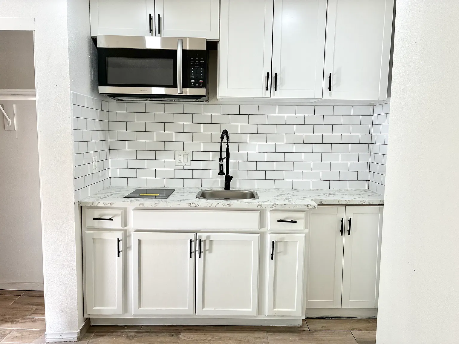 Studio, 240 sqft, $995 — Photo 2