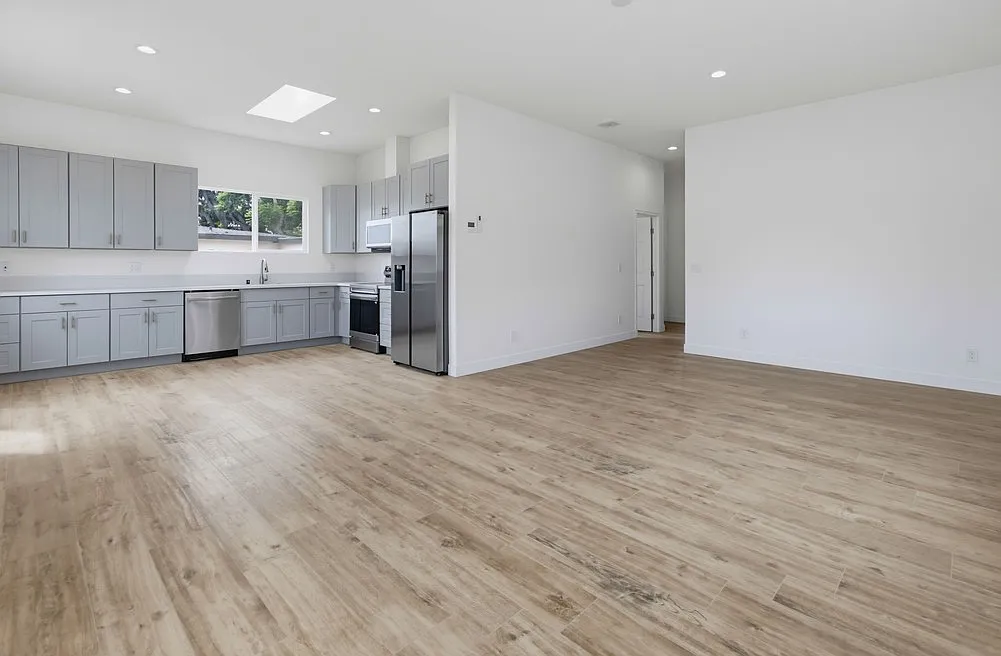 3 bed, 1200 sqft, $3,250 — Photo 4