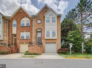 8047 Merry Oaks Ct, Vienna, VA 22182