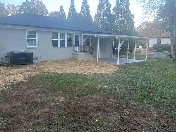 Rear view of house showing the large
covered patio area.