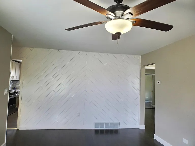 1329 Campbell Ave — Photo 4