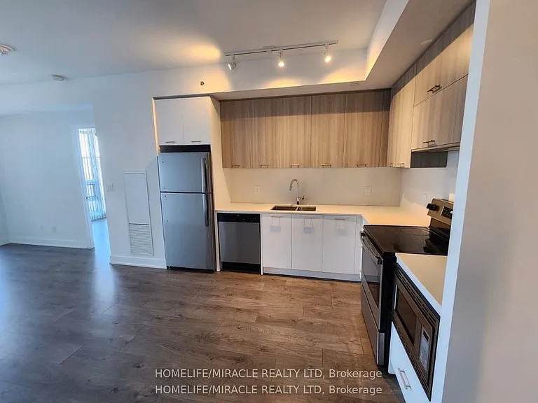 180 Veterans Dr #704 — Photo 16