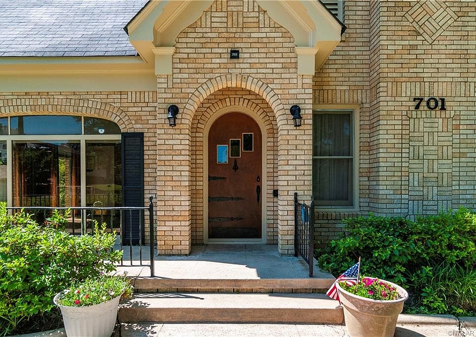 1st image of 701 Dudley Dr