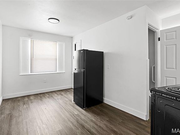 5th image of 4513 Rosewood Ave