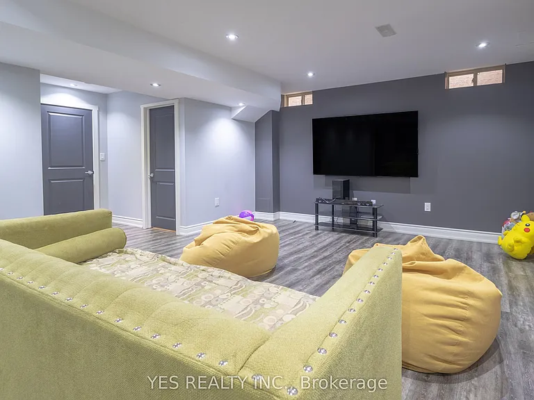 34 Newhouse Blvd — Photo 44