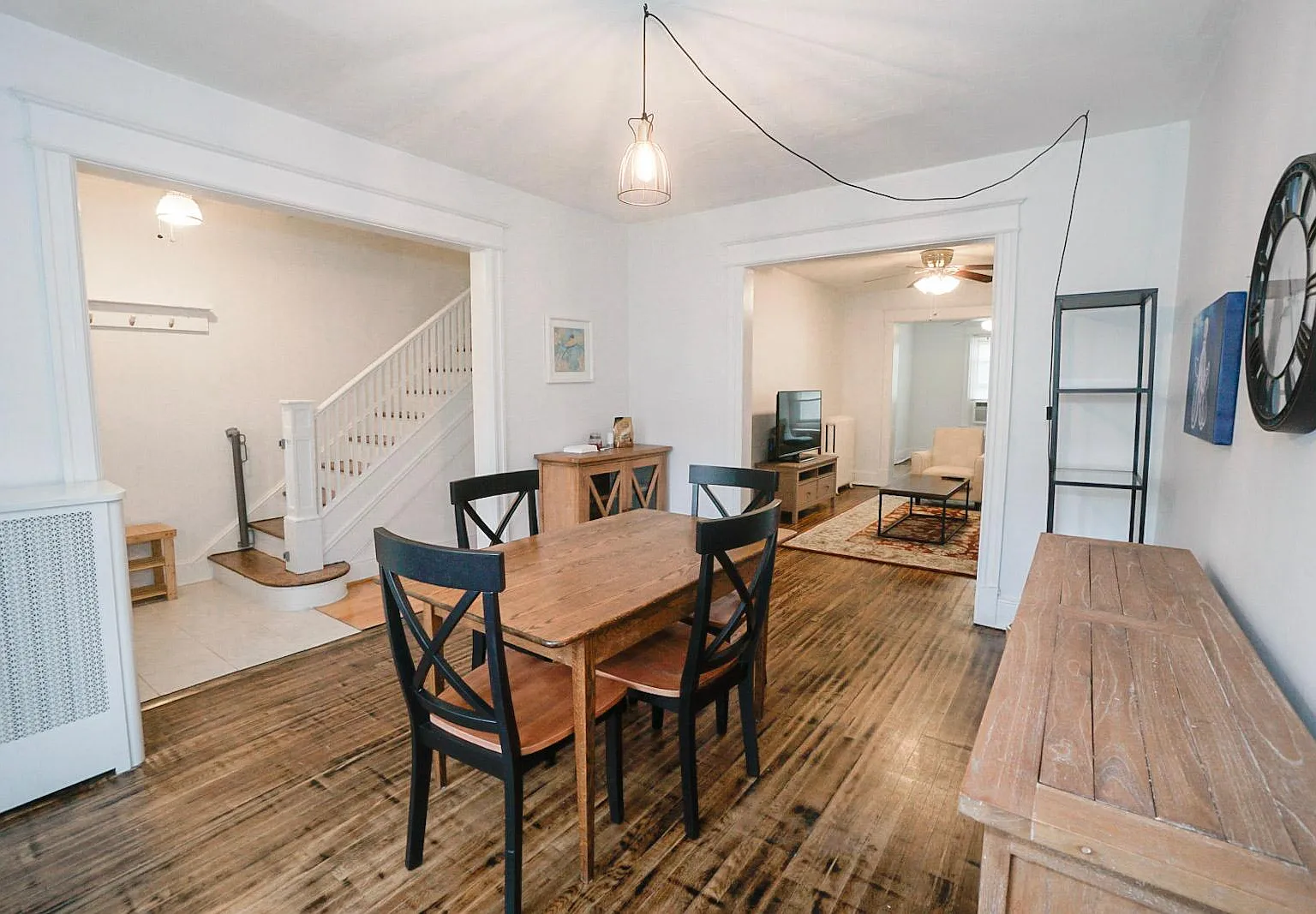 3 bed, 2400 sqft, $4,250 — Photo 2