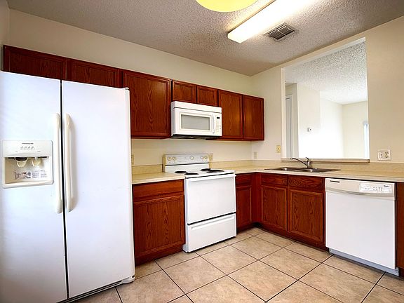 4th image of 322 Baccarat Ct