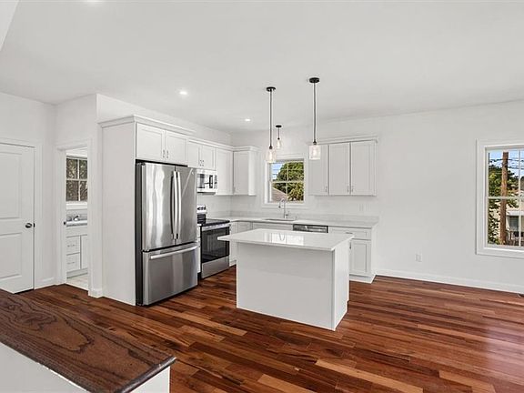 2nd image of 11 Stone St Unit E