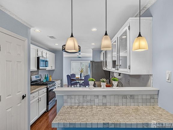 5th image of 303 Cobblestone Ct