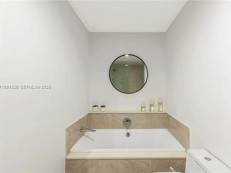 488 NE 18th St #909 — Photo 9