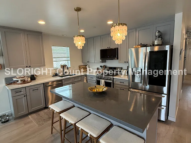 1156 Market Ave — Photo 3
