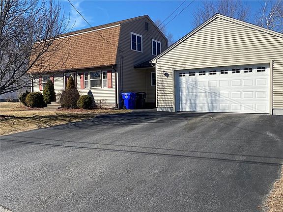 2nd image of 7 Kings Forest Ln