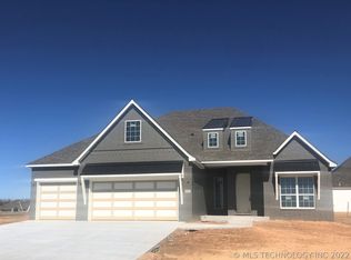 800 E Edgewater Pl, Broken Arrow, OK 74012