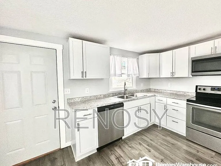 105 E 3rd Ave — Photo 2