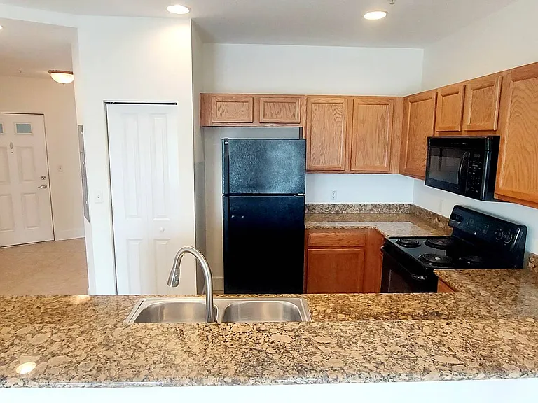 300 State St E #324 — Photo 7