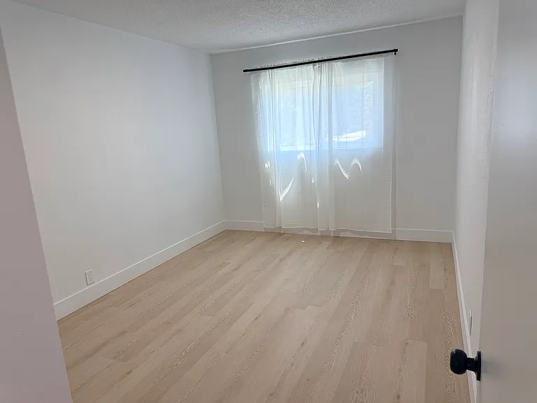 455 W Valencia Dr #D — Photo 16