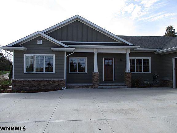 2nd image of 901 Peacock Dr