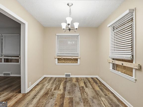 3rd image of 1865 S Columbia Pl
