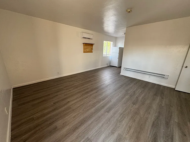 4418 E Lee St — Photo 2