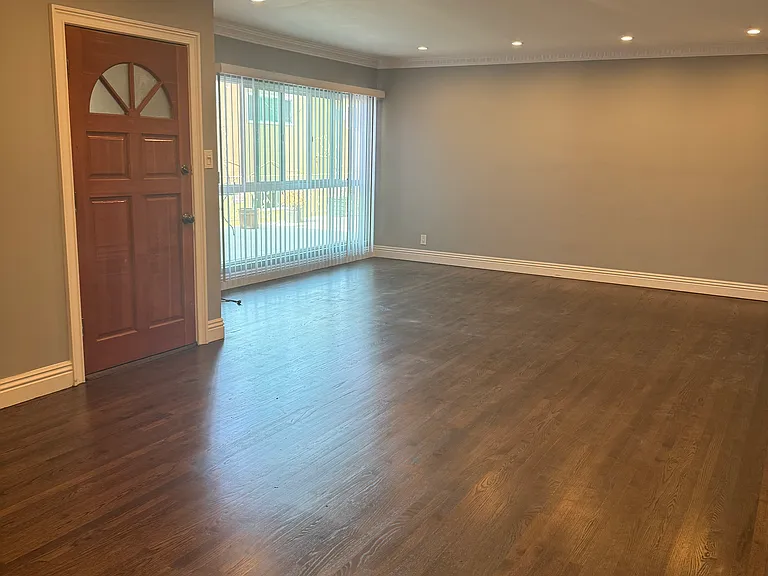 1316 N Laurel Ave #9 — Photo 1
