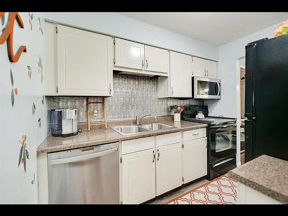 4th image of 5262 Cedarstone Ct APT A