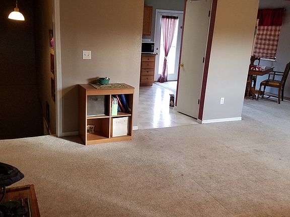 Lvng room, front door view