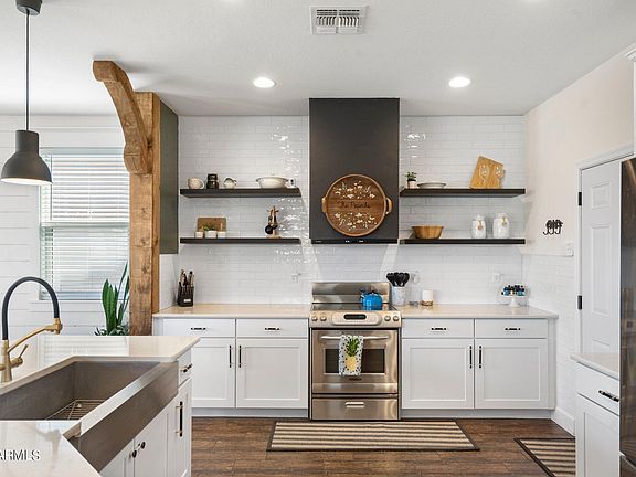 3rd image of 4026 W FEDERAL Way