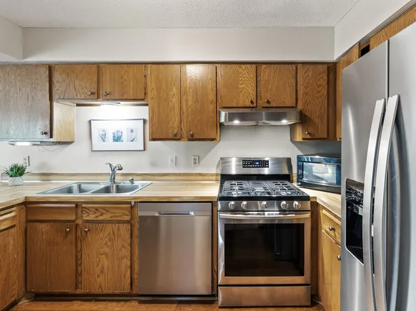 13617 Knox Dr, Burnsville, MN 55337