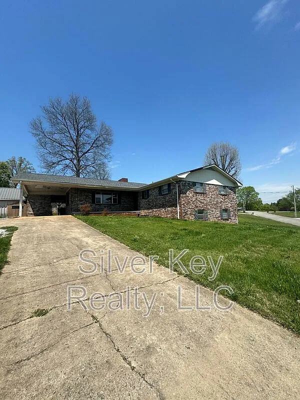 4 bed, 2.0 bath, $1,995 — Photo 1