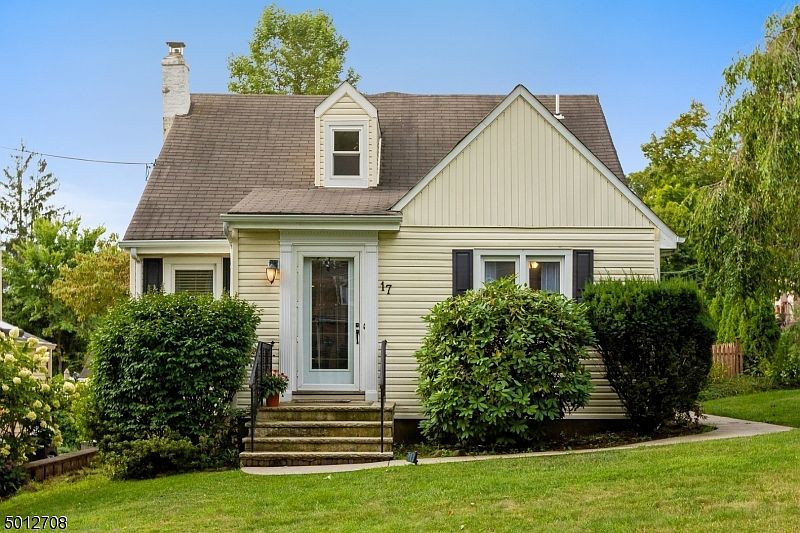 1st image of 17 Stony Hill Pl
