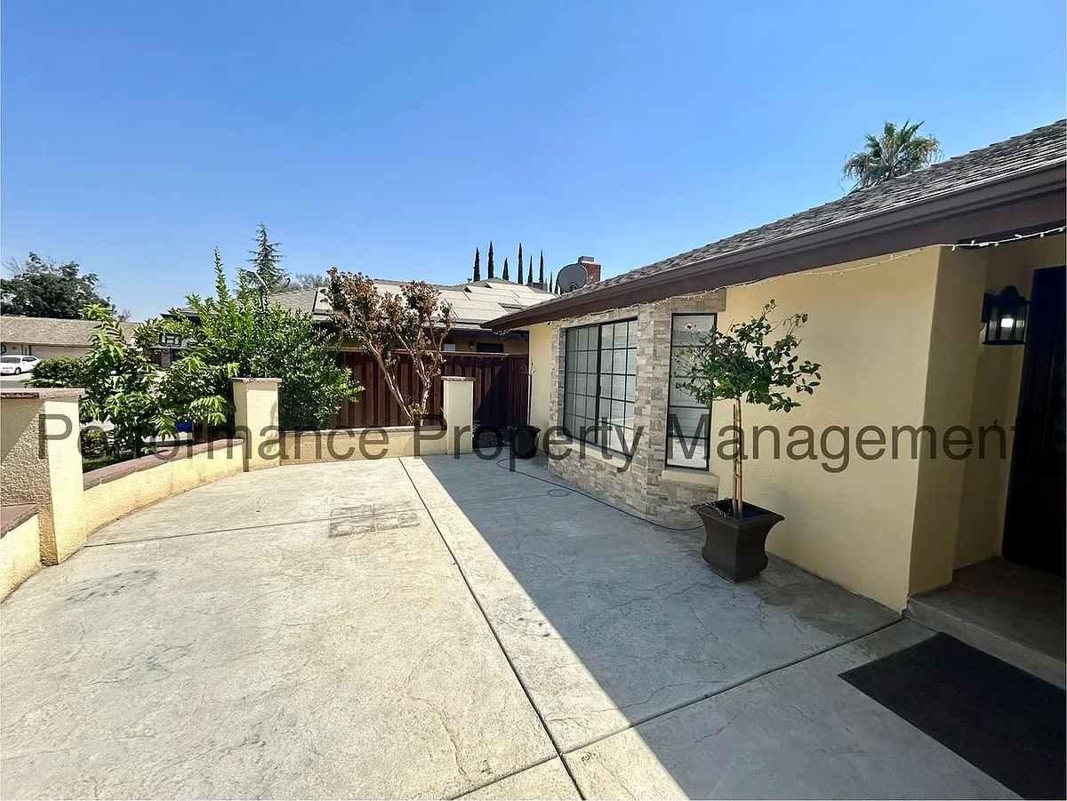 Building Photo - 1541 Pamela Ct