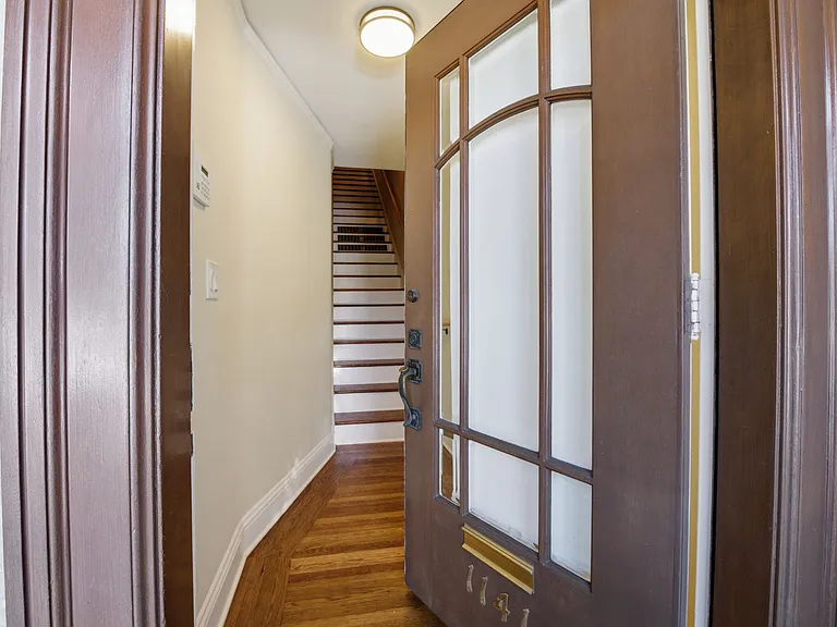 1141 Bay St — Photo 23