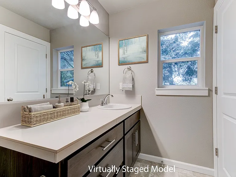 Air Conditioning! Beautiful Newer Construction Home! 3 Master Bedrooms! — Photo 14