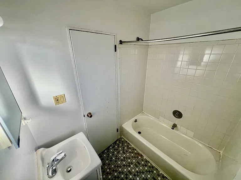 6823 Cloverdale Blvd #B — Photo 9